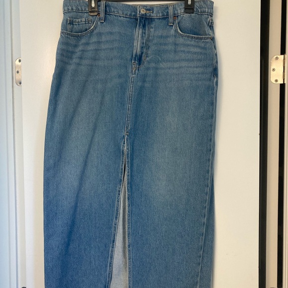 Old Navy Mid-Rise Denim Skirt - Picture 1 of 3